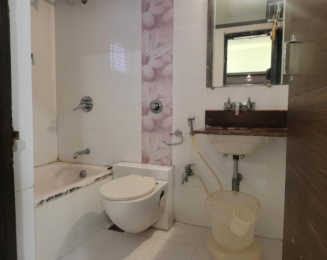 Hotel Golden Plaza à Ahmedabad Extérieur photo