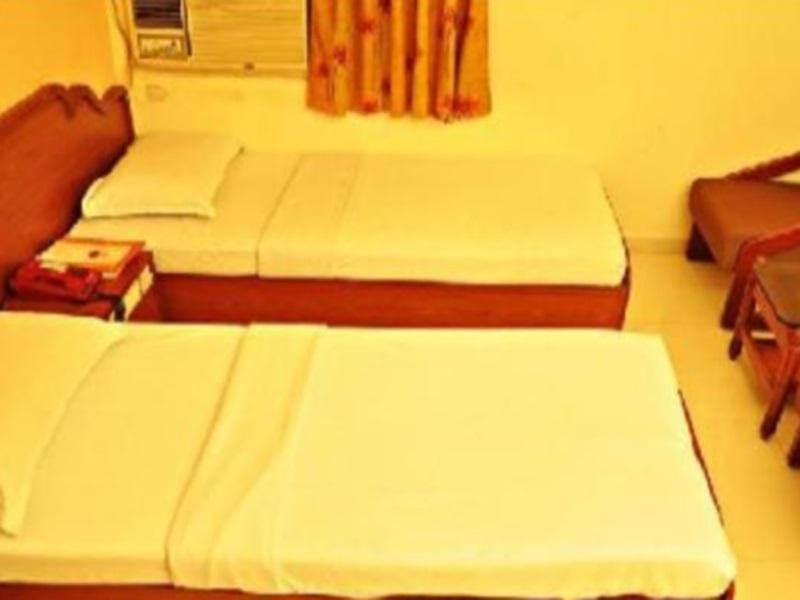 Hotel Golden Plaza à Ahmedabad Extérieur photo