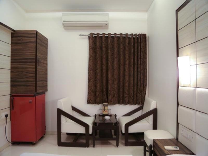 Hotel Golden Plaza à Ahmedabad Extérieur photo