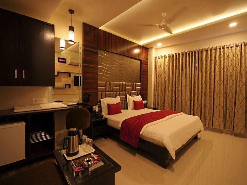 Hotel Golden Plaza à Ahmedabad Extérieur photo