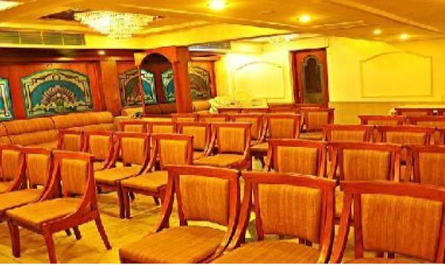 Hotel Golden Plaza à Ahmedabad Extérieur photo