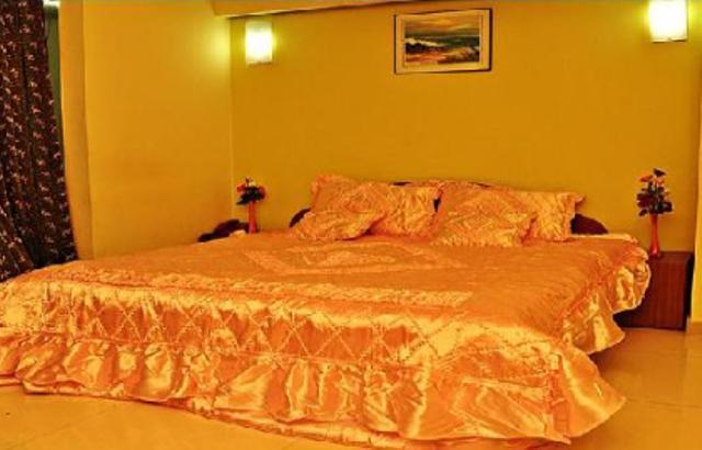 Hotel Golden Plaza à Ahmedabad Extérieur photo